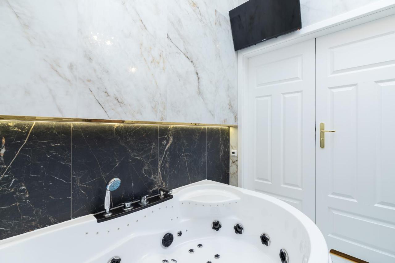 Kazimierz Studio With Jacuzzi By Renters Prestige Cracovia Esterno foto