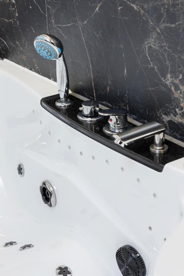 Kazimierz Studio With Jacuzzi By Renters Prestige Cracovia Esterno foto
